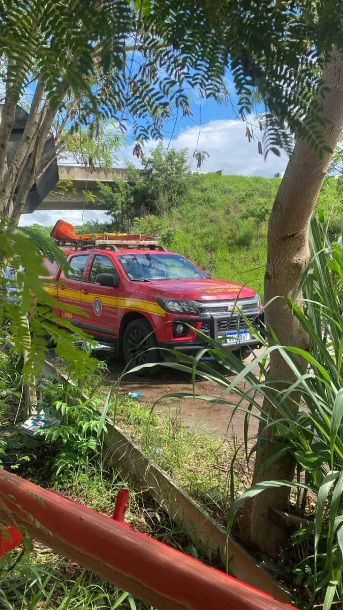 Bombeiros seguem procurando motorista que desapareceu no Rio das Velhas quando retornava da Serra do Cipó