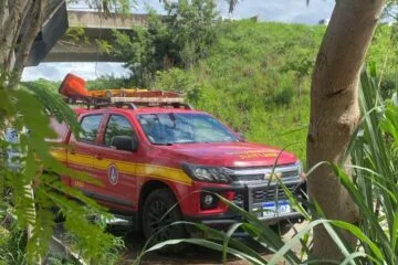 Carro cai no Rio das Velhas durante a madrugada deste domingo; homem morre no acidente