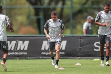 Bernard e Zaracho se recuperam no Atlético-MG e viram reforços para finais