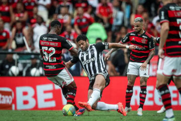 Atlético e Flamengo se reencontram em jogo pelo Brasileirão; rádio Caraça transmite duelo hoje