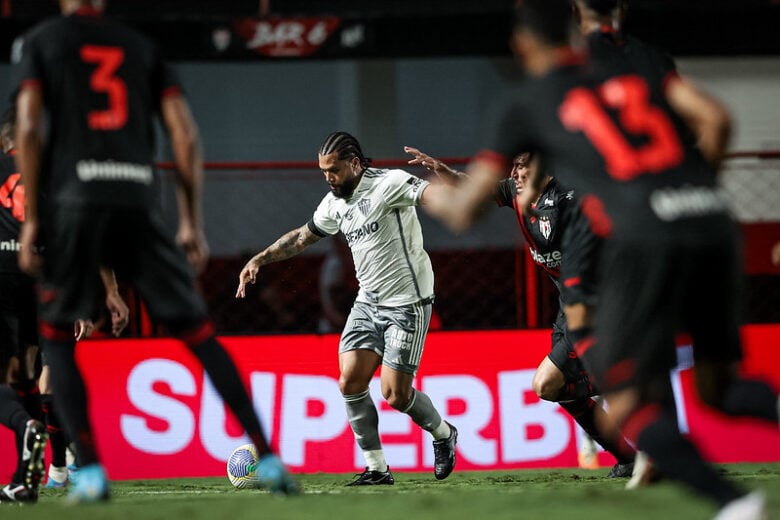 Com reservas, Atlético-MG é superado em Goiânia pelo lanterna Atlético-GO; assista aos melhores momentos