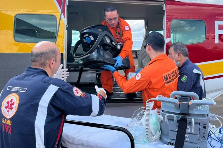 Bebê de quatro meses é transferido para cirurgia de urgência em São Paulo com apoio dos bombeiros de MG