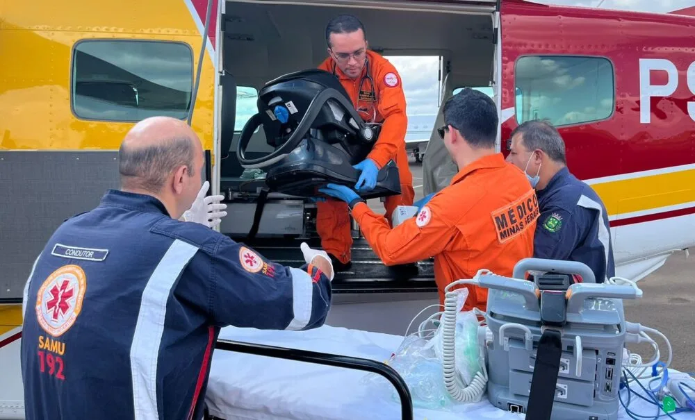 Bebê de quatro meses é transferido para cirurgia de urgência em São Paulo com apoio dos bombeiros de MG