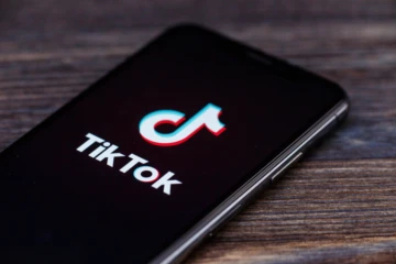 CEO do TikTok busca conselho de Elon Musk sobre a nova administração Trump