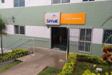 Senac de Itabira disponibiliza óculos inteligentes para estudantes e colaboradores com deficiência visual durante atividades na unidade
