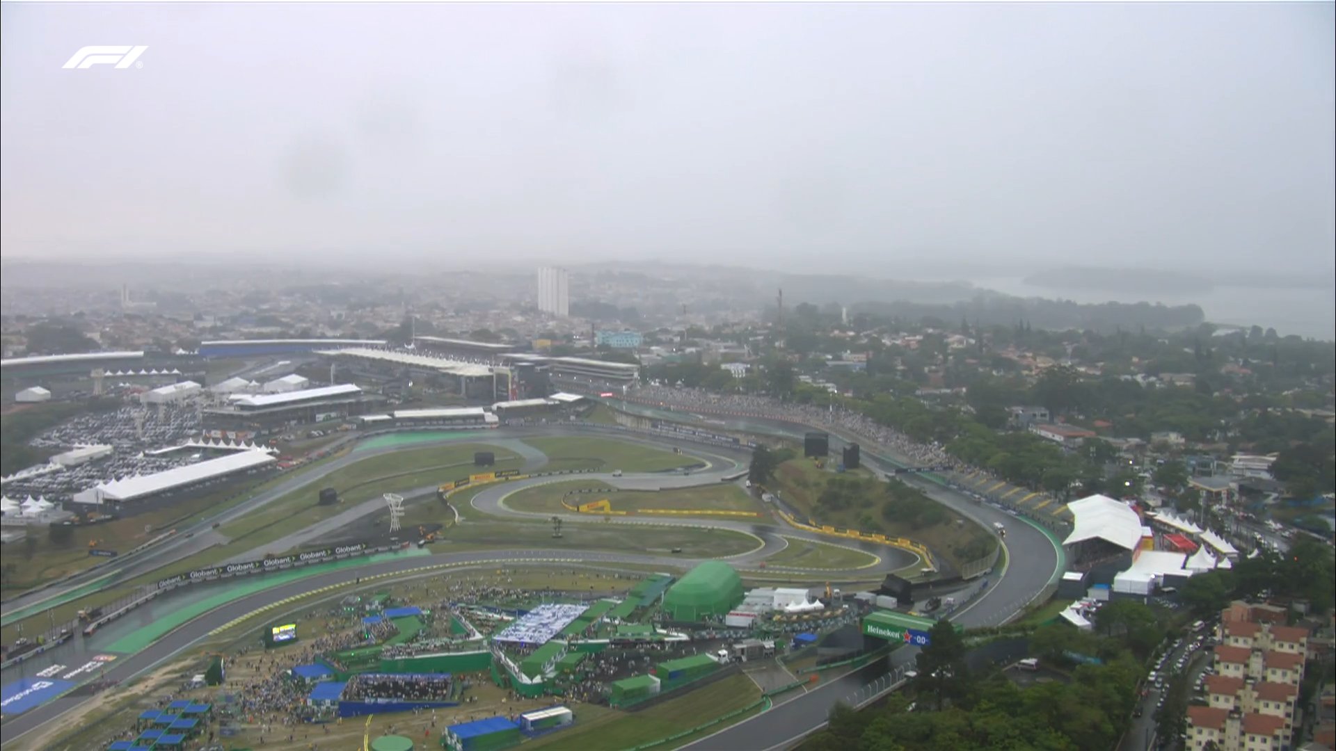 Homenagem a Senna, com Hamilton, é adiada para domingo após temporal em Interlagos