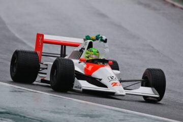 Hamilton pilota McLaren de Senna em homenagem em Interlagos antes do GP de São Paulo