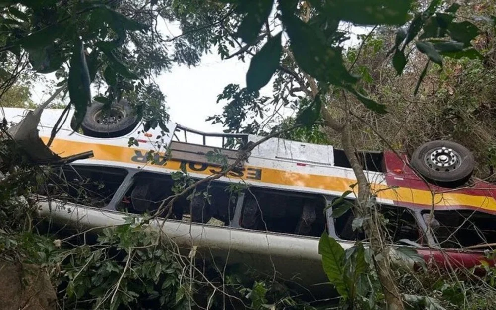 Alagoas: 18 mortos e 30 feridos em acidente com ônibus na Serra da Barriga