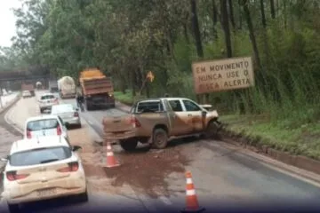 Acidentes e pista molhada complicam trânsito na BR-040 na véspera do Feriado da Proclamação do República