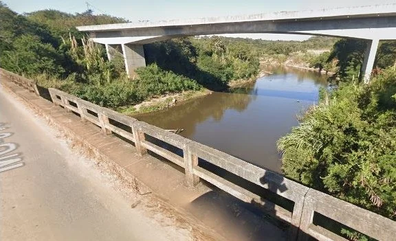 Carro cai no Rio das Velhas durante a madrugada deste domingo; homem morre no acidente