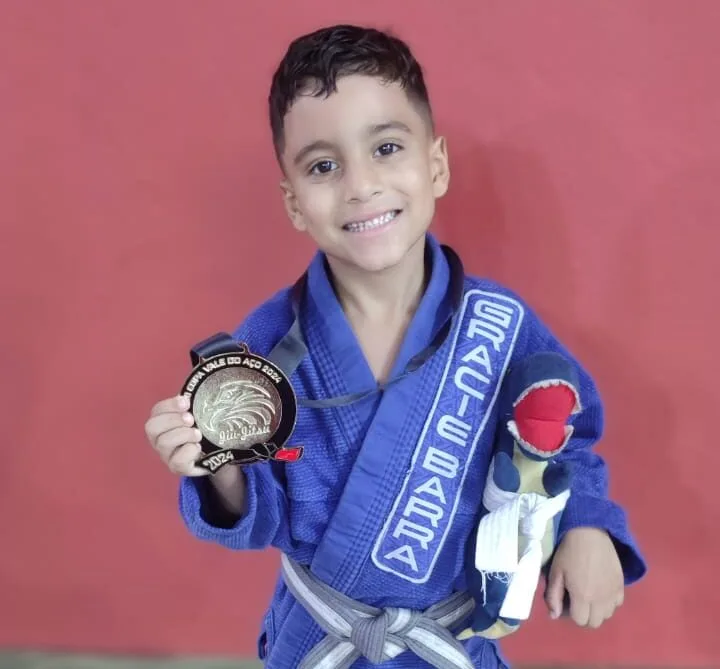 Prodígio: garoto itabirano conquista mais três títulos de Jiu-Jitsu em competições da região