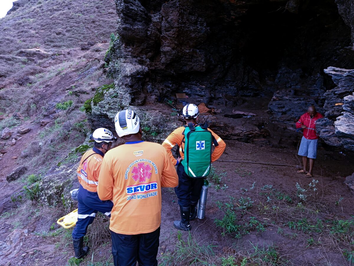 Homem é resgatado em gruta na Serra do Seara com leves escoriações