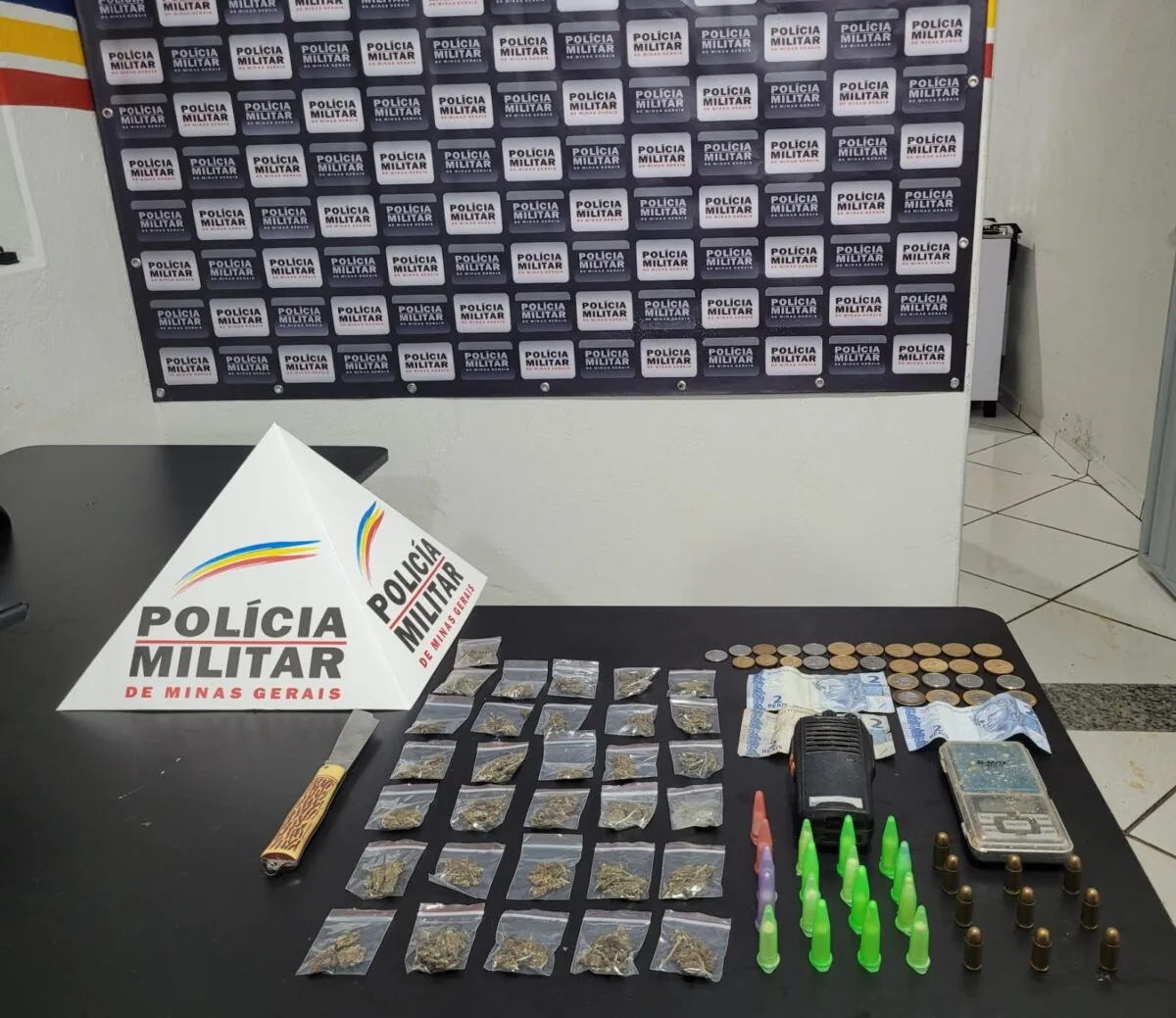 Polícia Militar apreende drogas, munições e veículo após operação em São José do Goiabal