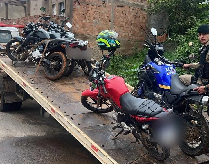 Operação policial em Barão de Cocais remove veículos irregulares durante evento automotivo