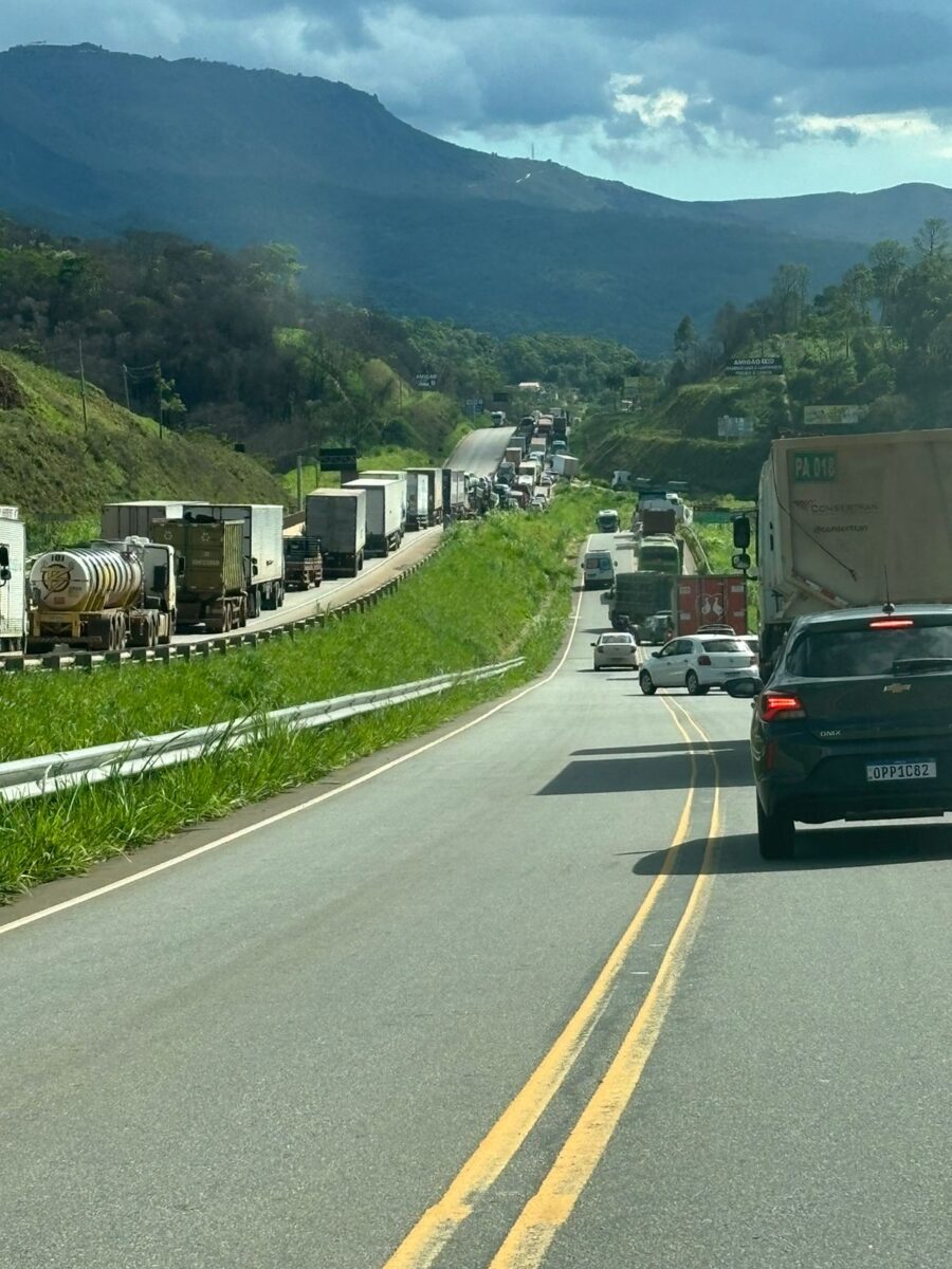 Após grave acidente com cinco veículos, tráfego na BR-381 é totalmente liberado