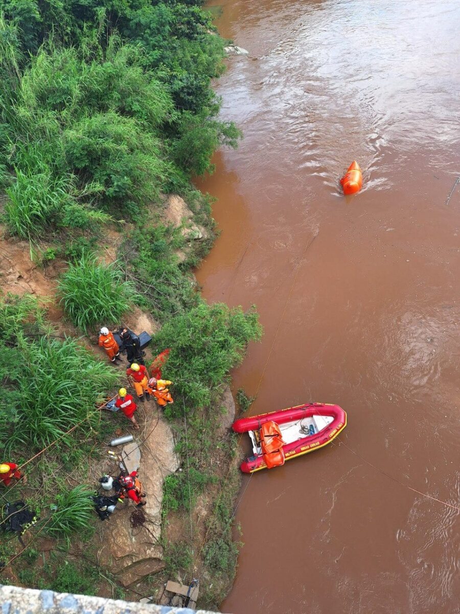 Veículo resgatado do Rio das Velhas revela corpo de motorista desaparecido