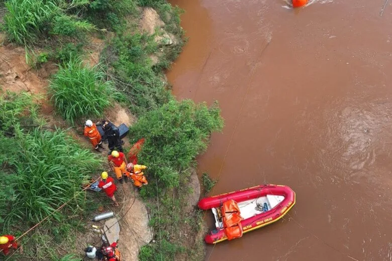 Veículo resgatado do Rio das Velhas revela corpo de motorista desaparecido