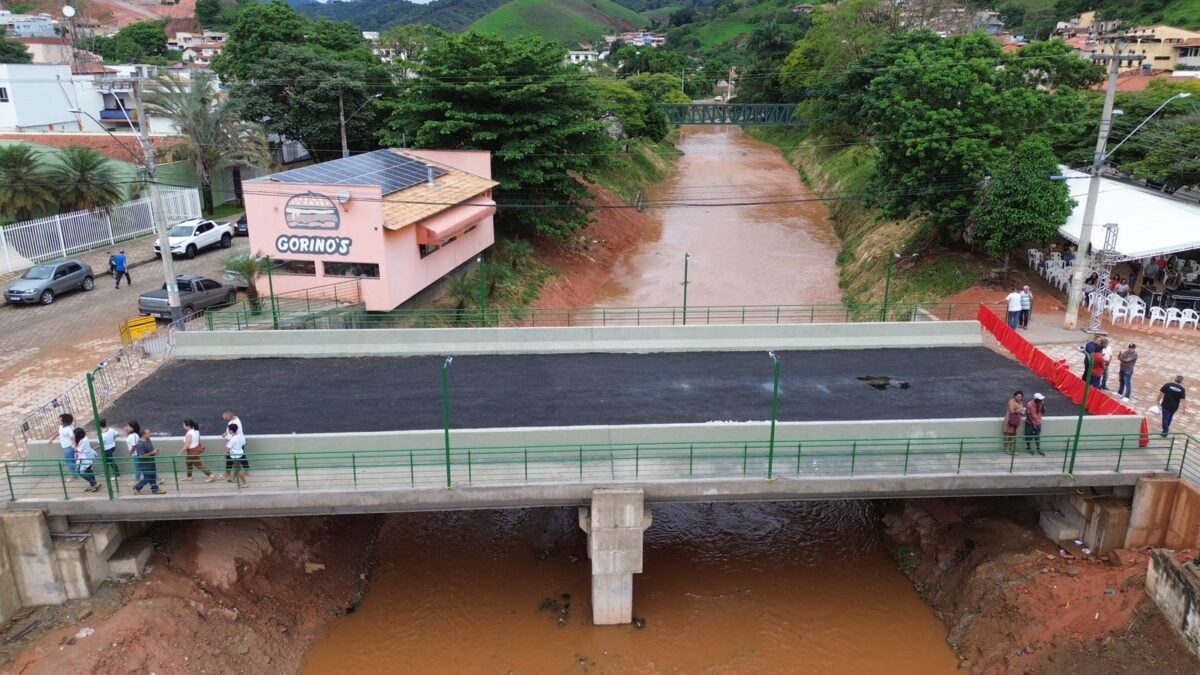 Santa Maria de Itabira inaugura ponte Nivaldo Gonçalves, marco da reconstrução após as chuvas de 2021