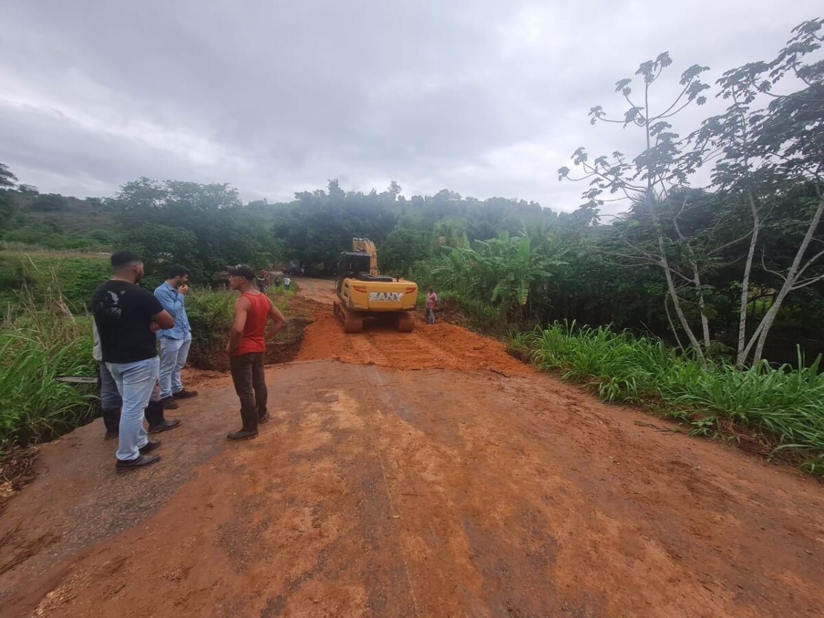 Chuvas em MG: dois trechos são interditados na LMG-744 no Vale do Rio Doce