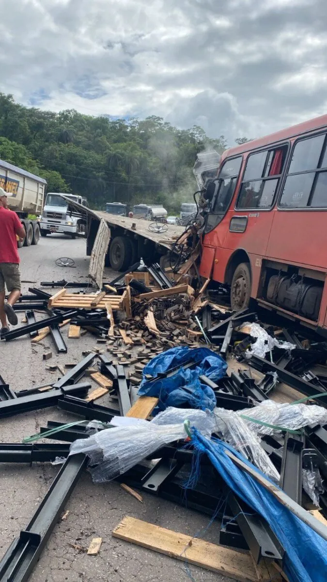 Morre uma das vítimas do grave acidente na BR-381, em Caeté; um dos feridos é socorrido em estado grave