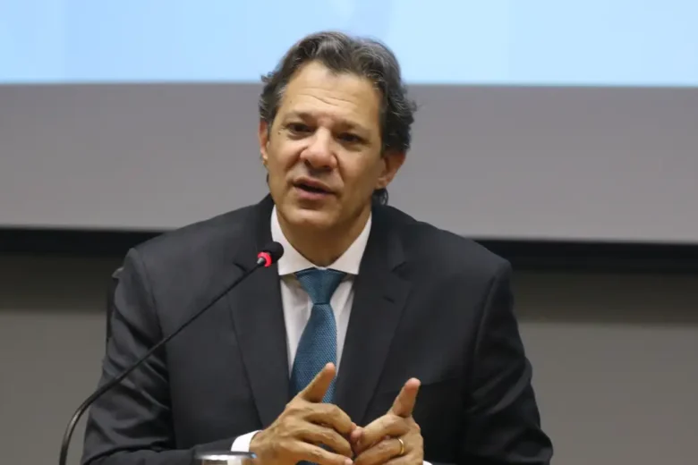 Haddad promete economia de R$ 70 bi com ajustes no abono, BPC e pensão de militares