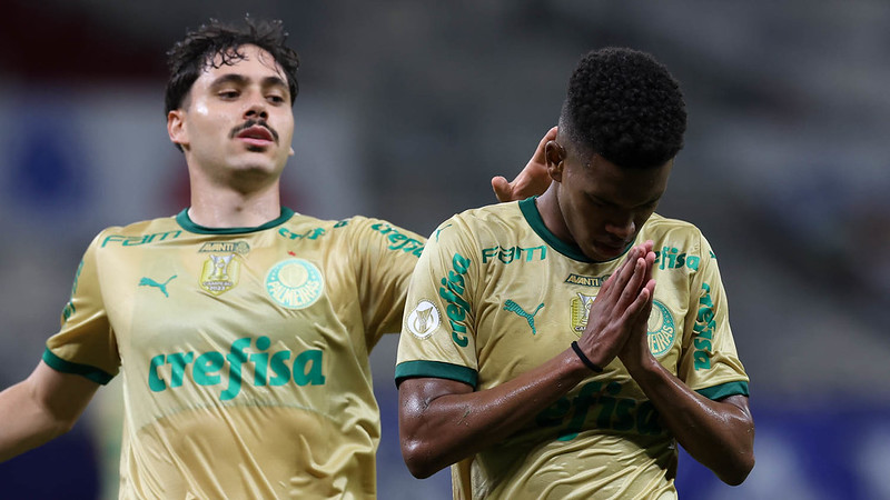 Estêvão leva Palmeiras à virada sobre o Cruzeiro e mantém vivo o sonho do tri no Brasileirão; assista aos melhores momentos