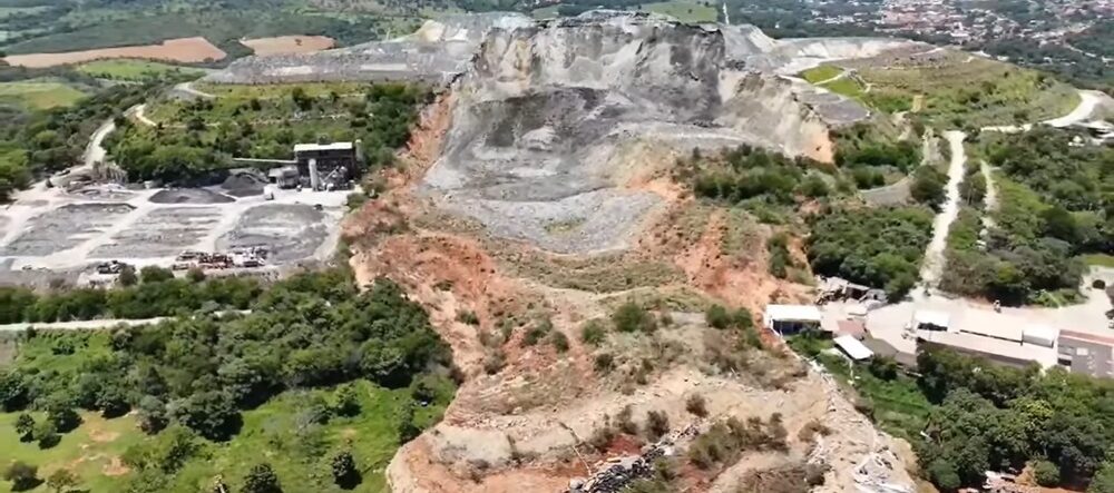 MP quer interdição e bloqueio de contas da mineradora Jaguar Mining após deslizamento de rejeito
