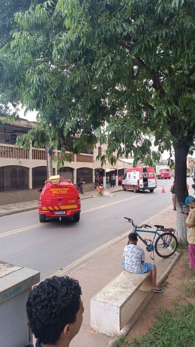 Mulher de 54 anos morre atropelada por ônibus no bairro João XXIII, em Itabira