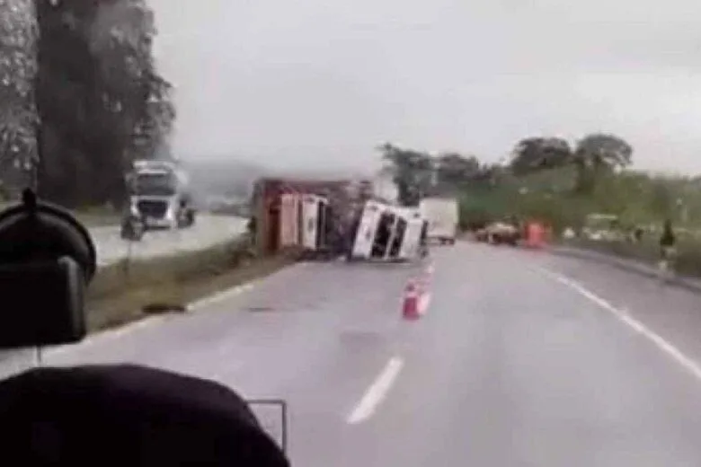 BR-381: acidentes interditam trechos da rodovia Fernão Dias e causam transtornos no trânsito BR-381: acidentes interditam trechos da rodovia Fernão Dias e causam transtornos no trânsito