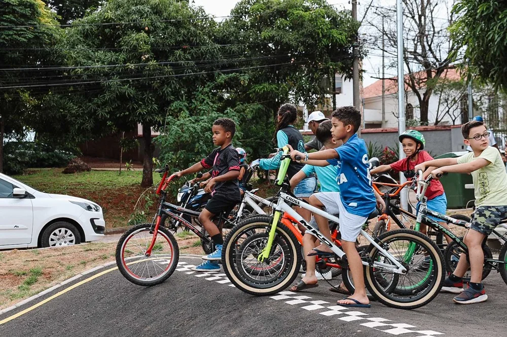 Pracinha do Campestre recebe a primeira Pista Poliesportiva de Pump Track de Itabira