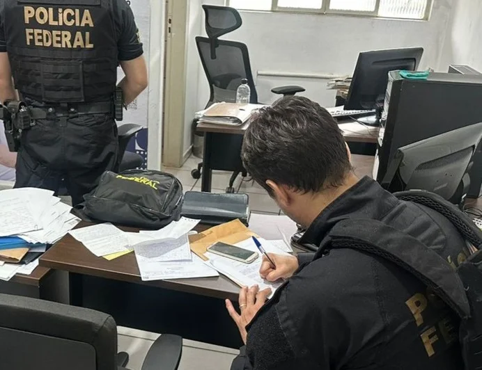 Polícia Federal realiza operação para desarticular rede de tráfico de drogas no Vale do Aço