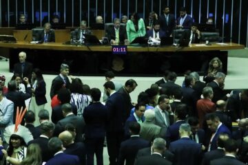 Câmara dos Deputados revoga novo seguro DPVAT e limita bloqueio de emendas