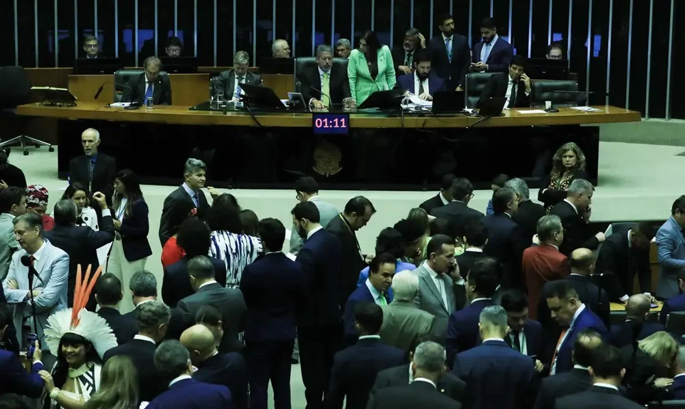 Câmara dos Deputados revoga novo seguro DPVAT e limita bloqueio de emendas