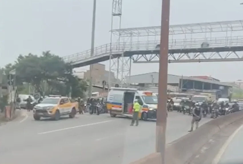 Belo Horizonte: bombeiros interditam e vistoriam viaduto no Anel Rodoviário após detecção de dilatação na pista