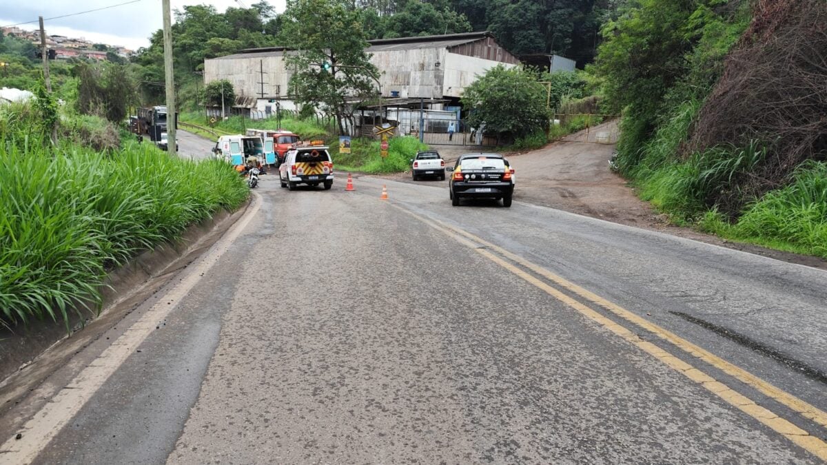 João Monlevade: Motociclista sofre acidente em linha férrea na Estrada do Forninho