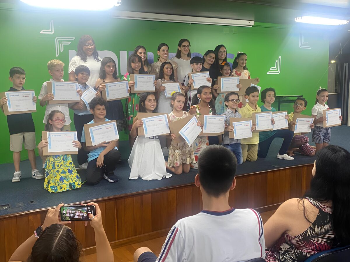 FIDE homenageia alunos medalhistas em olímpiadas de matemática, ciências e português