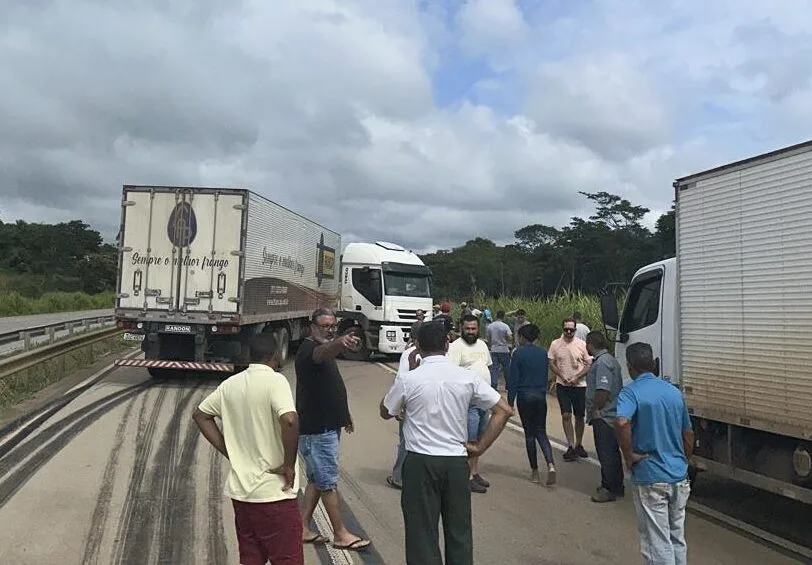 Motorista tem braço dilacerado em acidente na BR-381, próximo ao trevo de Barão de Cocais