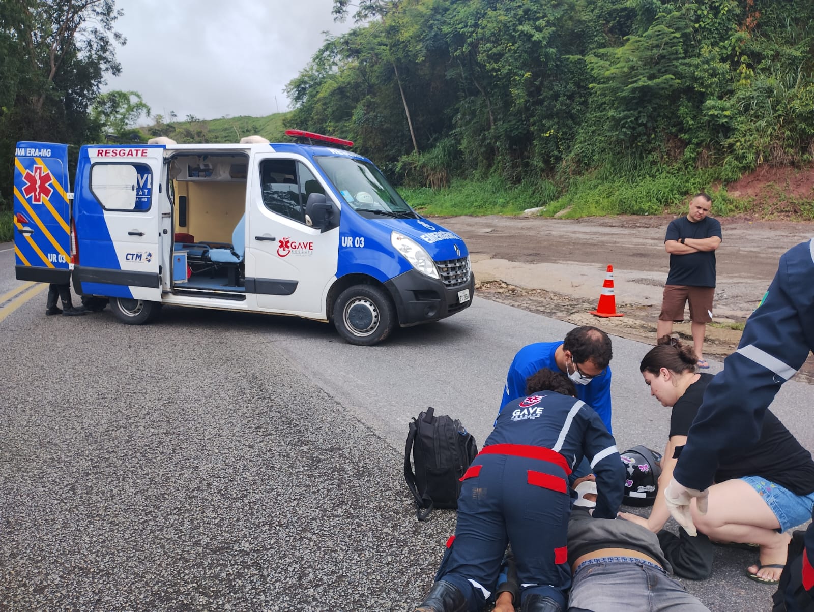 Colisão entre carro e moto deixa dois feridos na BR-381, em Nova Era