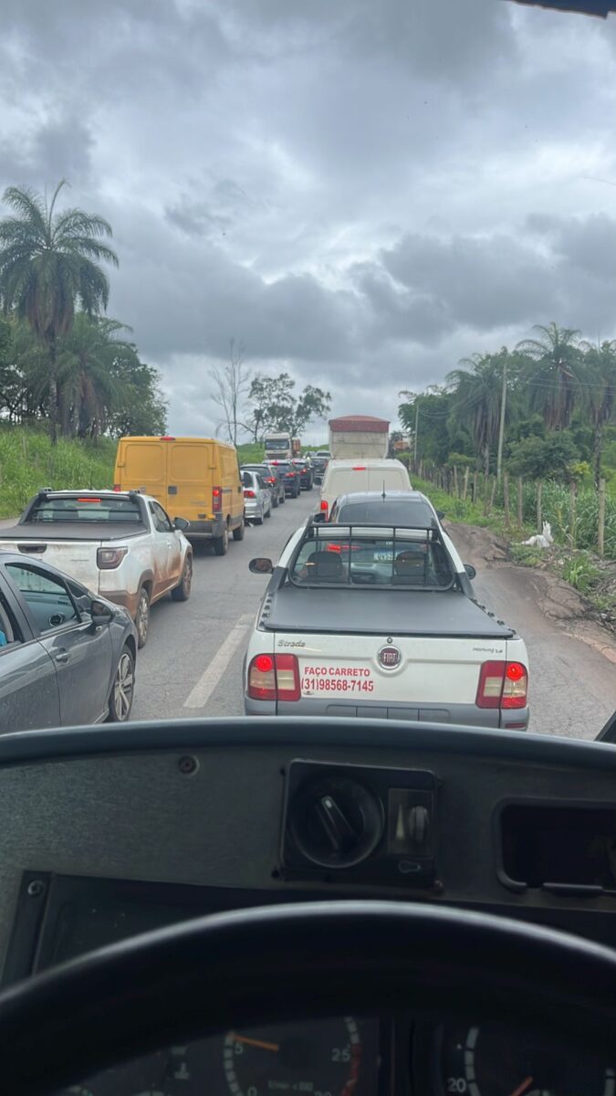 Trânsito intenso marca manhã pós-Natal na BR-381, no trecho entre Belo Horizonte e João Monlevade