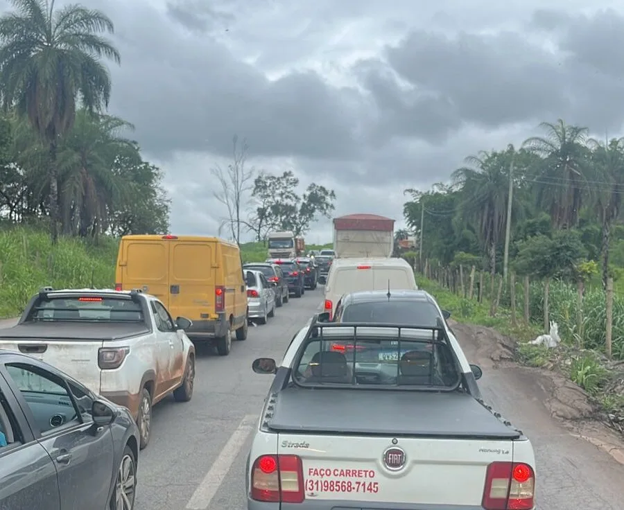 Trânsito intenso marca manhã pós-Natal na BR-381, no trecho entre Belo Horizonte e João Monlevade