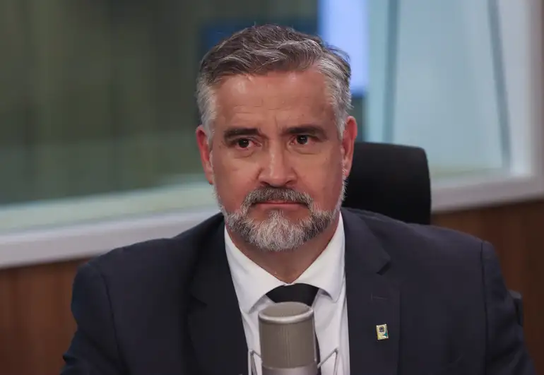 Governo sinaliza saída de Paulo Pimenta da Comunicação