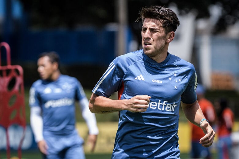 Cruzeiro anuncia novo contrato com o zagueiro Lucas Villalba