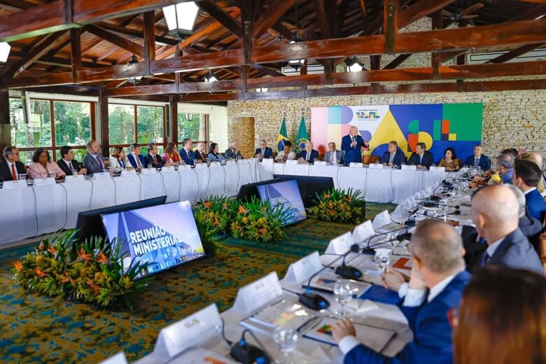 Com os preços nas alturas, Lula convoca reunião ministerial para debater “custo de vida”