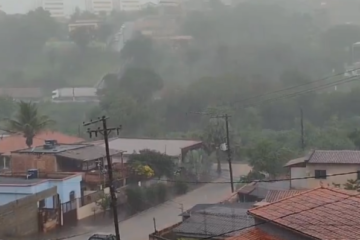 Chuva forte em Santa Luzia deixa ruas alagadas duas vezes em menos de uma semana