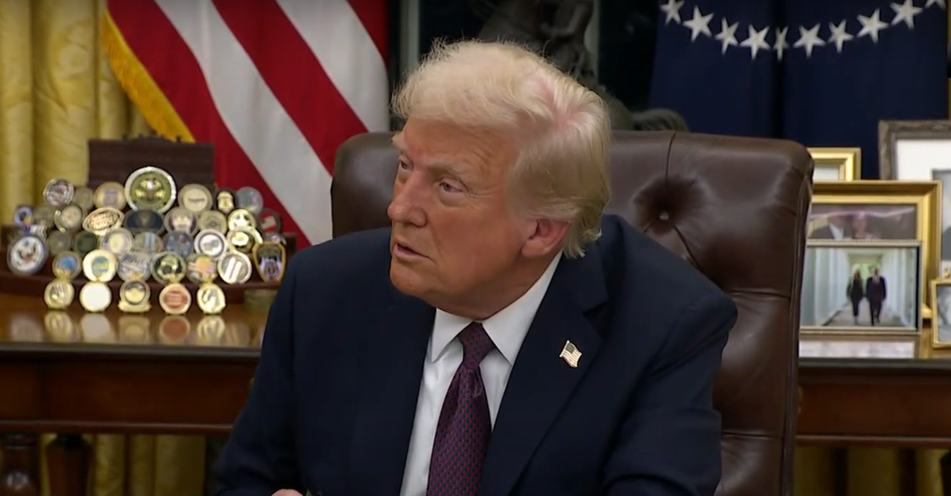 Governo Trump envia plano estratégico de guerra por engano a jornalista