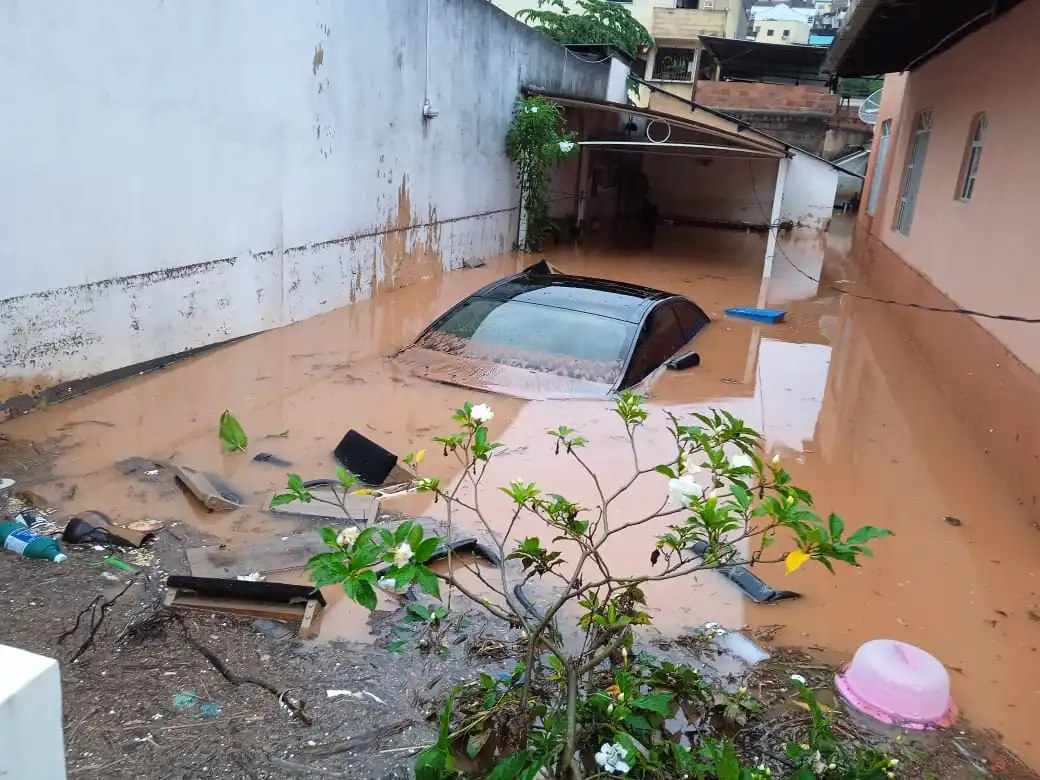 Chuvas afetam cerca de 85 mil pessoas em Ipatinga, informa a Defesa Civil