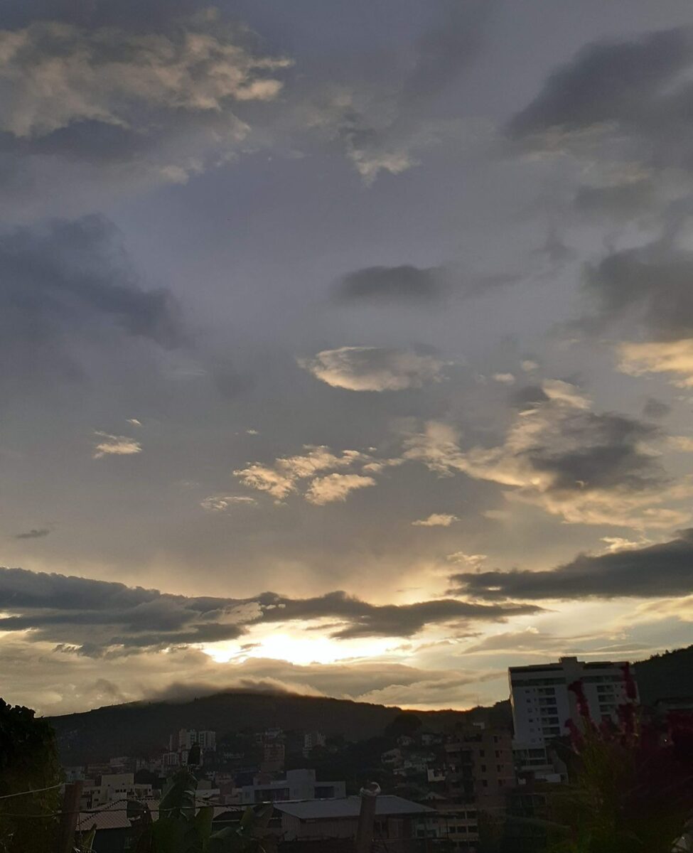 Sexta-feira começa com sol, mas pancadas de chuva podem atingir várias regiões de Minas