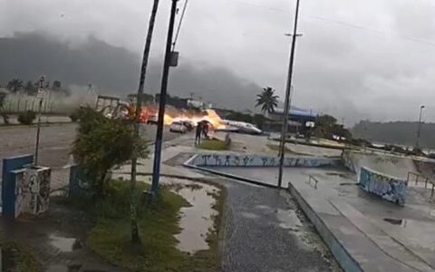 Avião de pequeno porte cai em Ubatuba, no litoral de SP; duas pessoas morreram