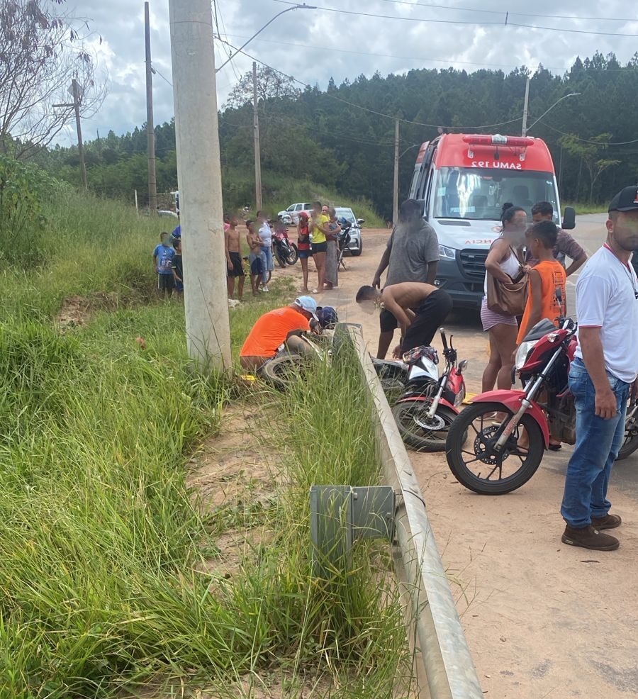 Acidente de moto deixa dois feridos no bairro Pedreira, em Itabira