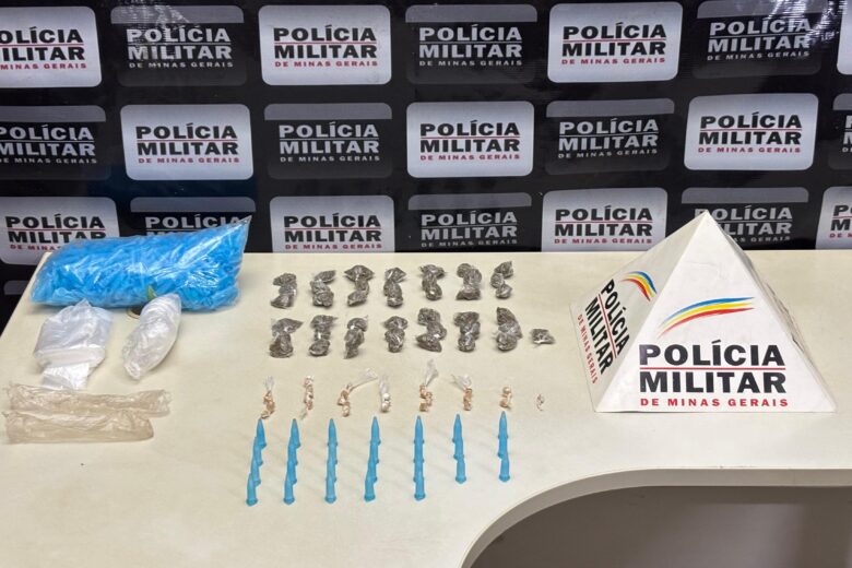 Polícia de Barão de Cocais apreende drogas escondidas em campo de futebol 